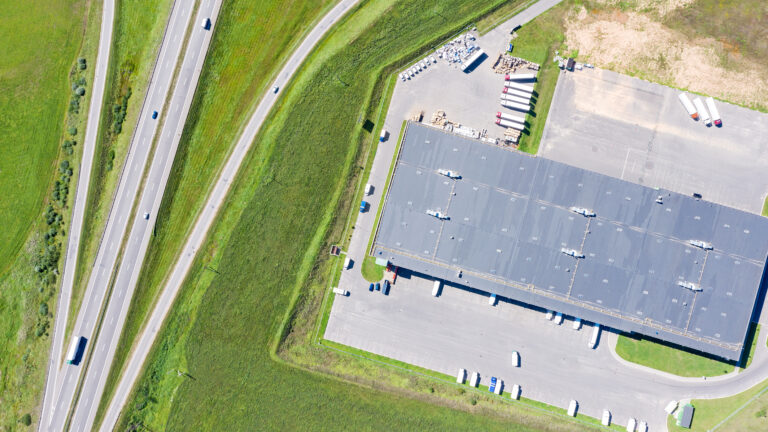 Bild eines Logistikcenters von oben
